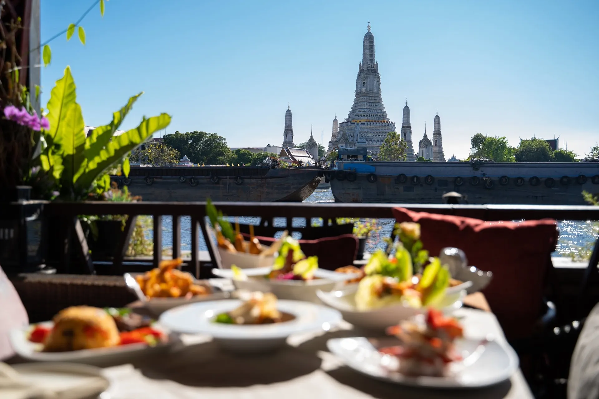 ร้านอาหารวิววัดอรุณ บรรยากาศดี เหมาะกับดินเนอร์และมื้อพิเศษ